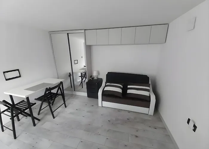 Independent Studio In A House In The City